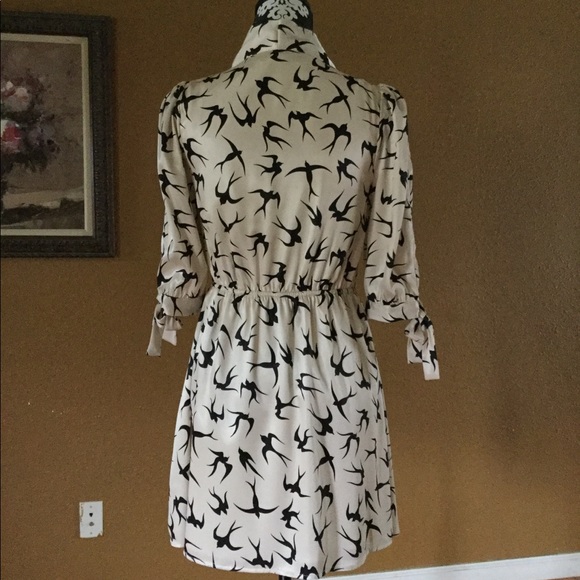 Bird print VINTAGE style dress . HOST PICK !! - Picture 6 of 6
